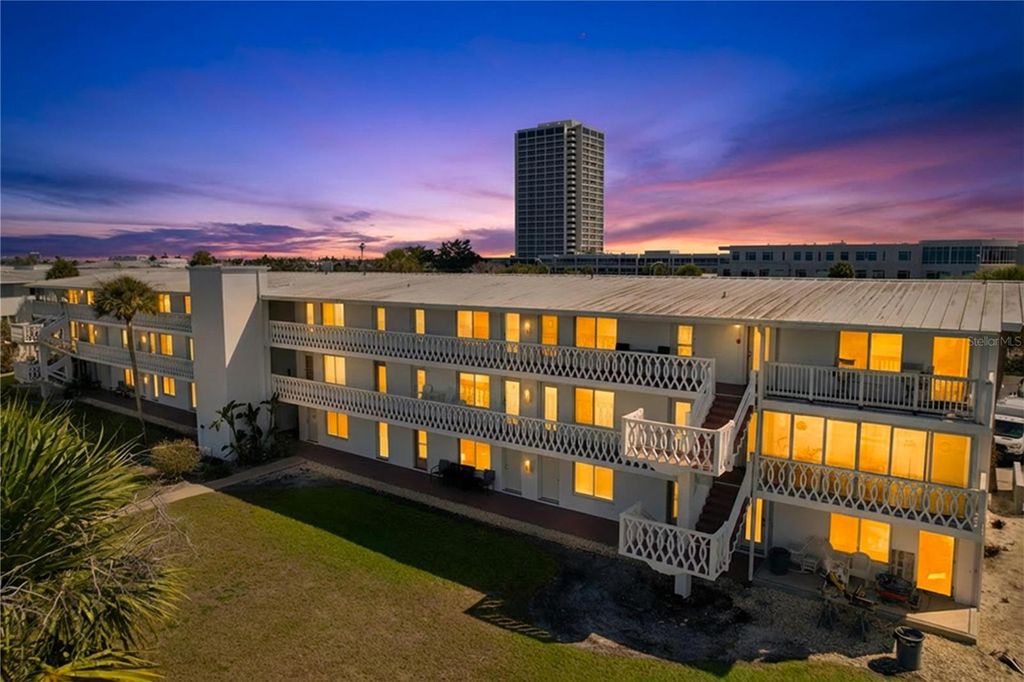 Image 74 of property listing at 763 JOHN RINGLING BOULEVARD 36BERK, Sarasota, FL 34236