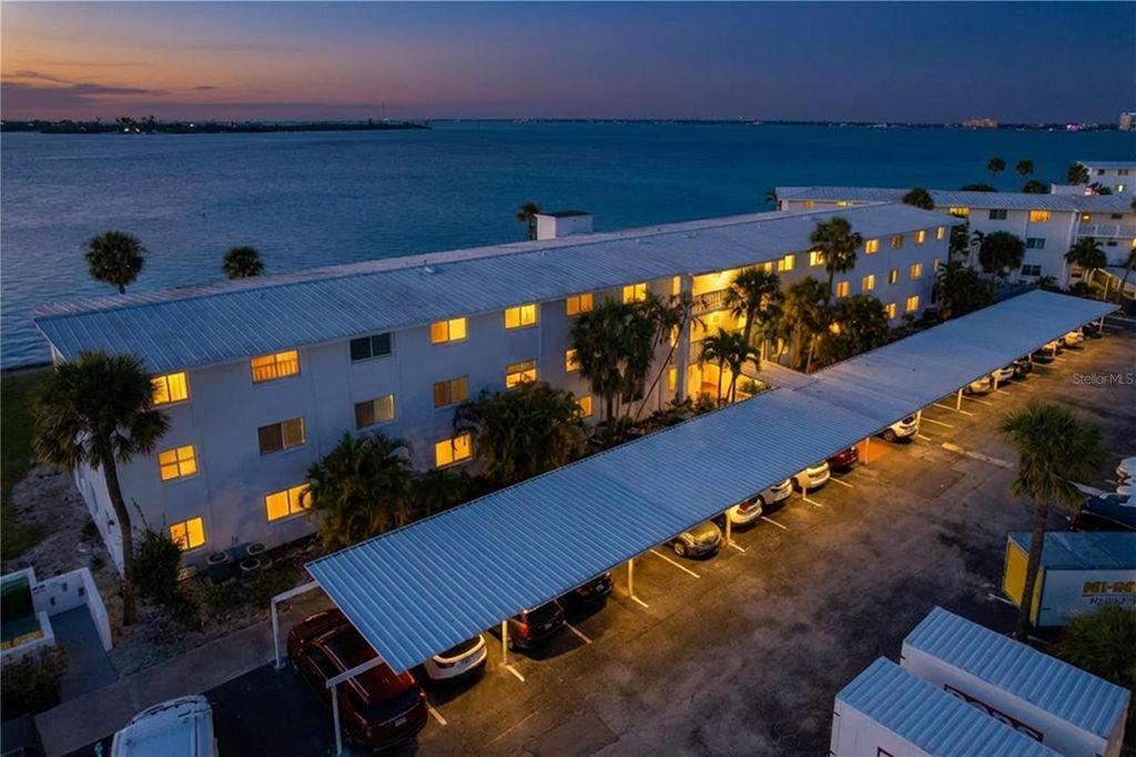 Image 10 of property listing at 763 JOHN RINGLING BOULEVARD 36BERK, Sarasota, FL 34236