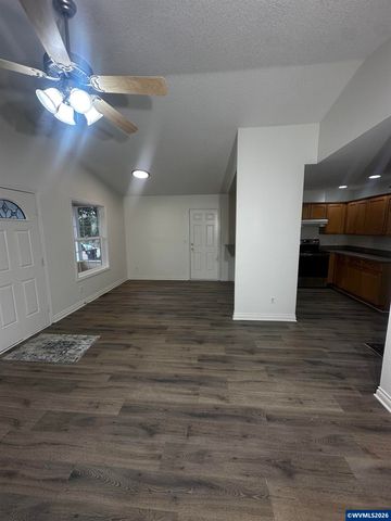 504 Wall St, Silverton, OR 97381