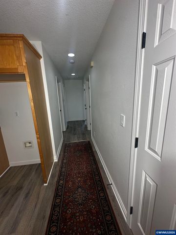 504 Wall St, Silverton, OR 97381