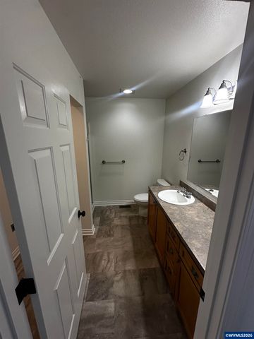 504 Wall St, Silverton, OR 97381