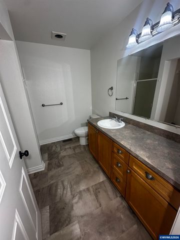 504 Wall St, Silverton, OR 97381