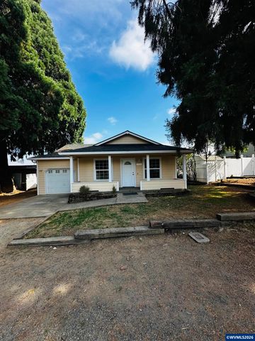 504 Wall St, Silverton, OR 97381