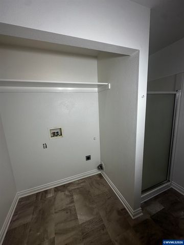 504 Wall St, Silverton, OR 97381