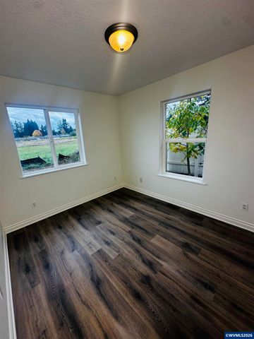 504 Wall St, Silverton, OR 97381