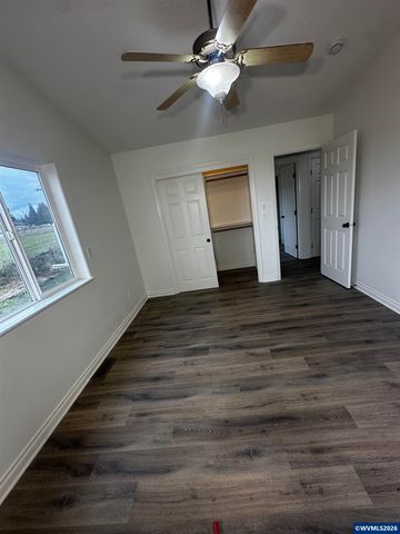 504 Wall St, Silverton, OR 97381