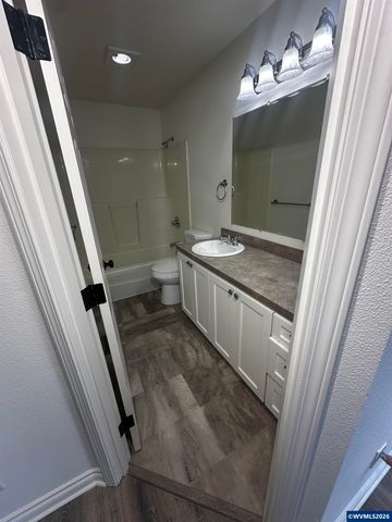 504 Wall St, Silverton, OR 97381