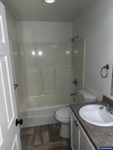 504 Wall St, Silverton, OR 97381