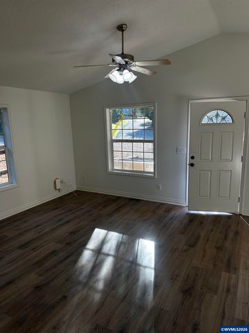 504 Wall St, Silverton, OR 97381
