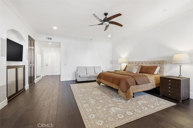 143 N Arnaz Drive 105, Beverly Hills, CA 90211