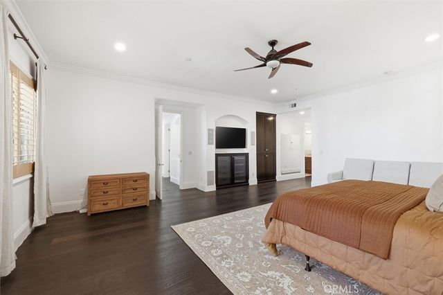 143 N Arnaz Drive 105, Beverly Hills, CA 90211