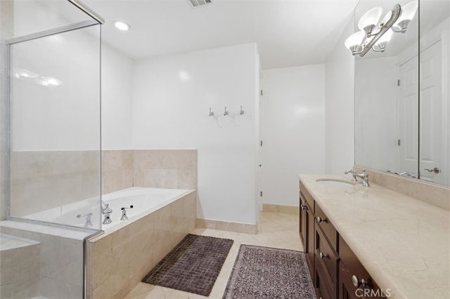 143 N Arnaz Drive 105, Beverly Hills, CA 90211