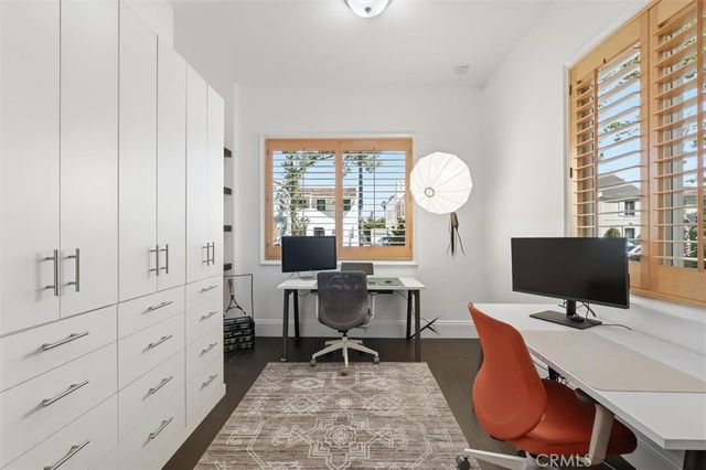 143 N Arnaz Drive 105, Beverly Hills, CA 90211