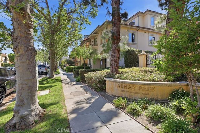 143 N Arnaz Drive 105, Beverly Hills, CA 90211