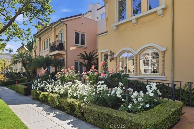 143 N Arnaz Drive 105, Beverly Hills, CA 90211