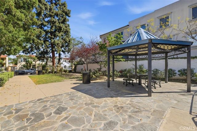 143 N Arnaz Drive 105, Beverly Hills, CA 90211