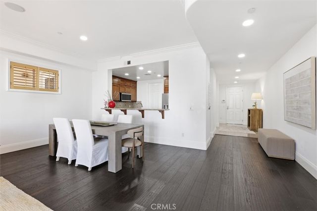 143 N Arnaz Drive 105, Beverly Hills, CA 90211