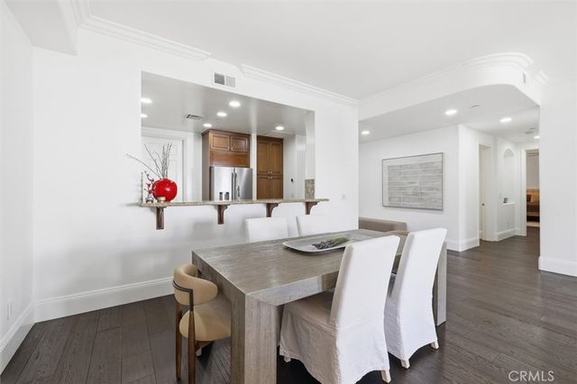 143 N Arnaz Drive 105, Beverly Hills, CA 90211