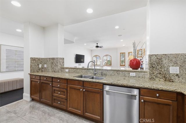 143 N Arnaz Drive 105, Beverly Hills, CA 90211