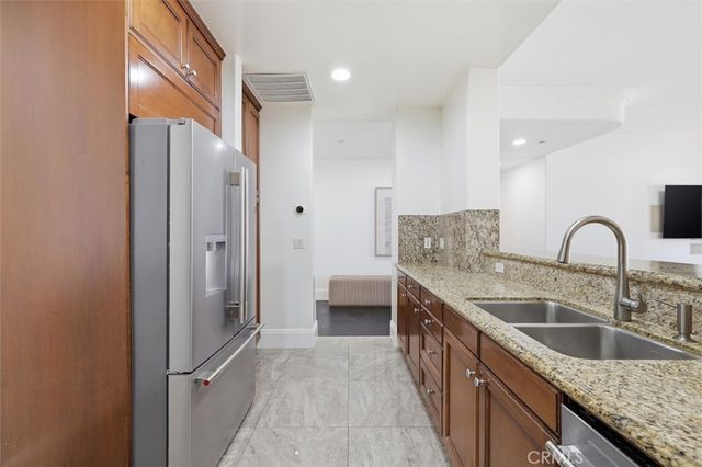 143 N Arnaz Drive 105, Beverly Hills, CA 90211