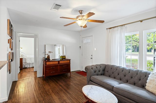 5616 S Schilder Drive, River Oaks, TX 76114