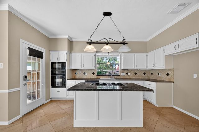 1903 Hillside Oak Lane, Houston, TX 77062