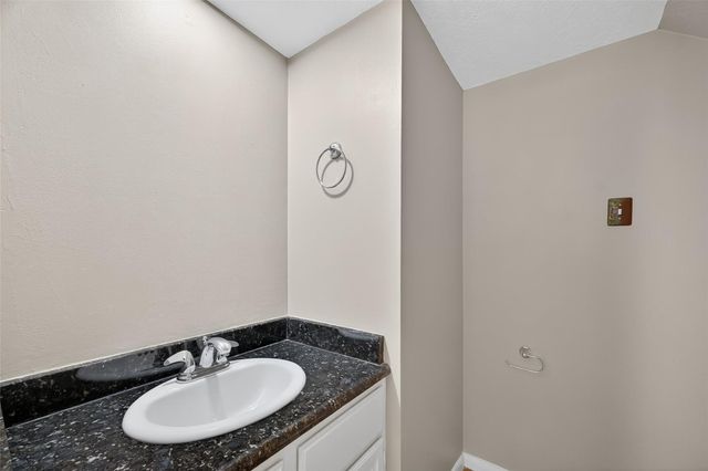 1903 Hillside Oak Lane, Houston, TX 77062