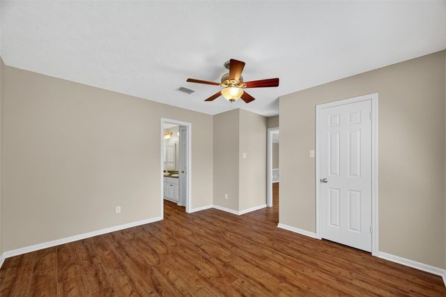 1903 Hillside Oak Lane, Houston, TX 77062