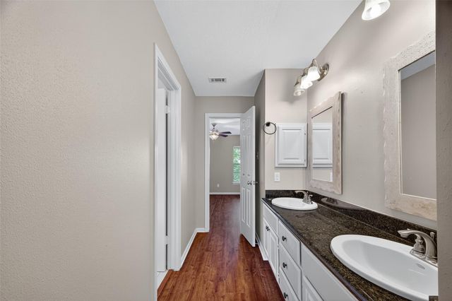 1903 Hillside Oak Lane, Houston, TX 77062