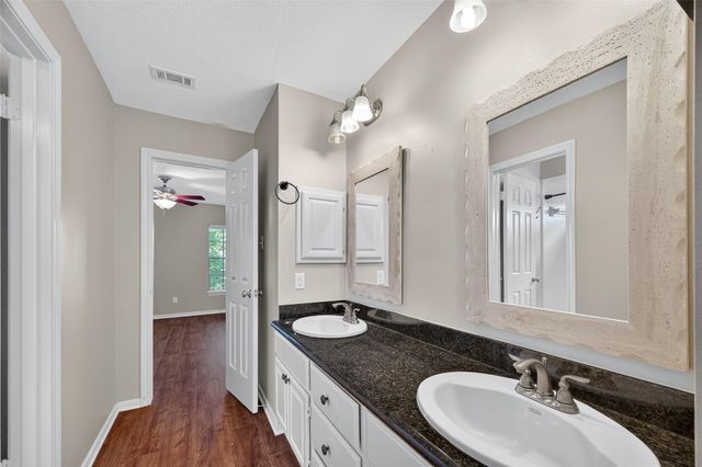 1903 Hillside Oak Lane, Houston, TX 77062