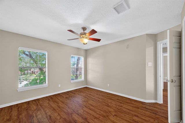 1903 Hillside Oak Lane, Houston, TX 77062