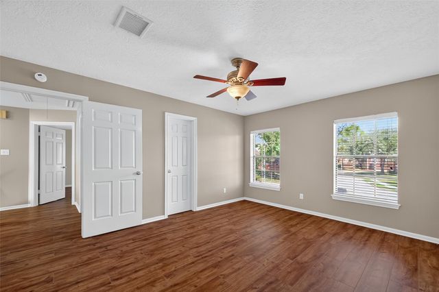 1903 Hillside Oak Lane, Houston, TX 77062