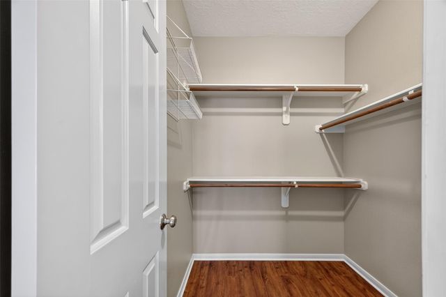 1903 Hillside Oak Lane, Houston, TX 77062