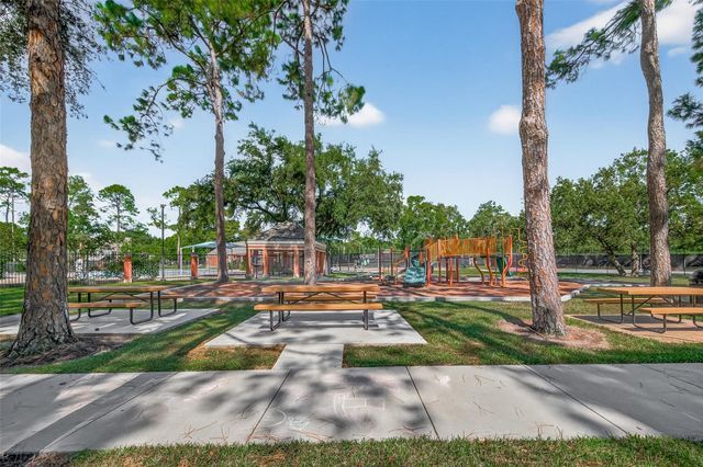 1903 Hillside Oak Lane, Houston, TX 77062