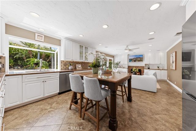 42 Christamon West, Irvine, CA 92620