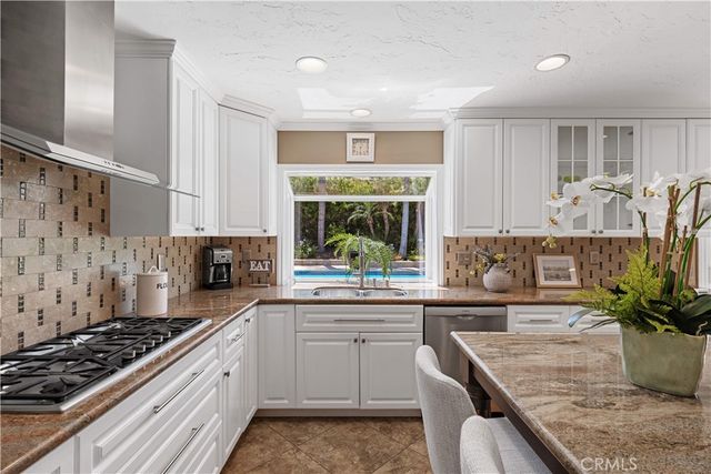 42 Christamon West, Irvine, CA 92620
