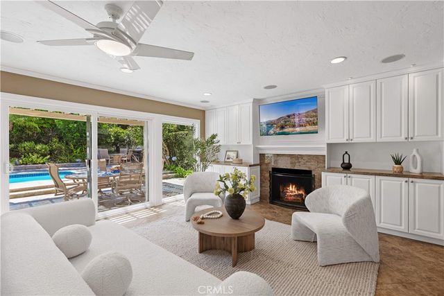 42 Christamon West, Irvine, CA 92620