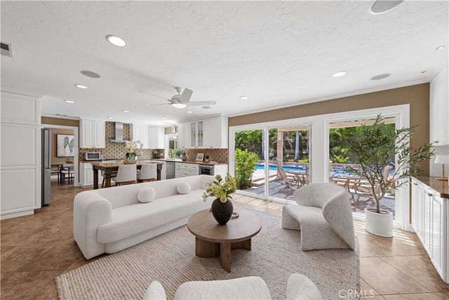 42 Christamon West, Irvine, CA 92620