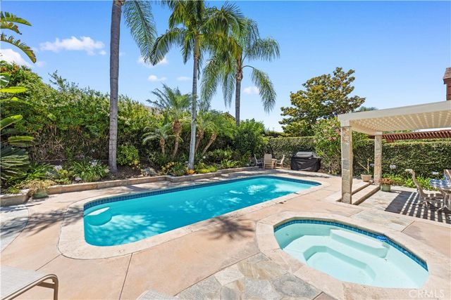 42 Christamon West, Irvine, CA 92620