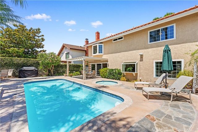 42 Christamon West, Irvine, CA 92620