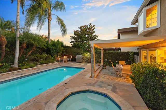 42 Christamon West, Irvine, CA 92620