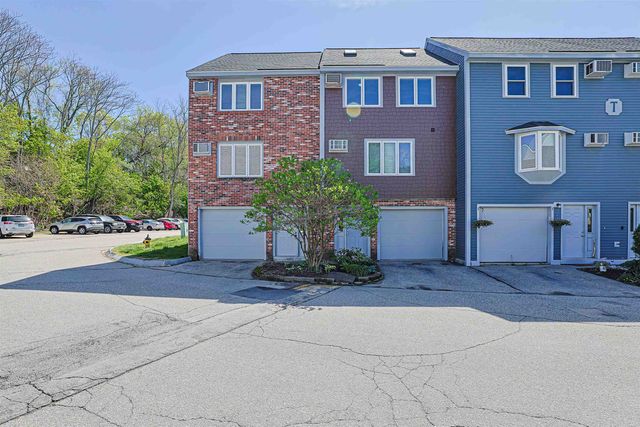 11 Valley West Way, Manchester, NH 03102