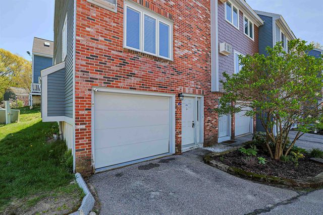 11 Valley West Way, Manchester, NH 03102