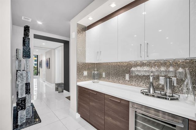 100 1ST AVENUE N 901, St Petersburg, FL 33701