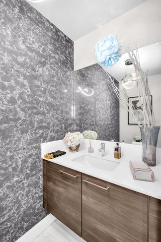 100 1ST AVENUE N 901, St Petersburg, FL 33701