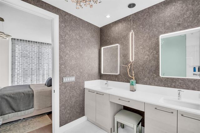 100 1ST AVENUE N 901, St Petersburg, FL 33701