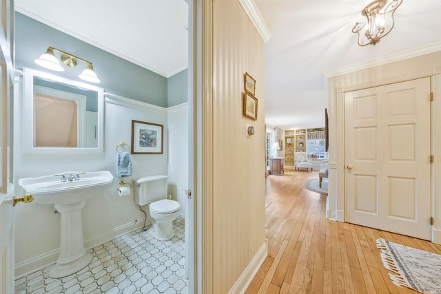 8 Oak Meadow Road, Evansville, IN 47725