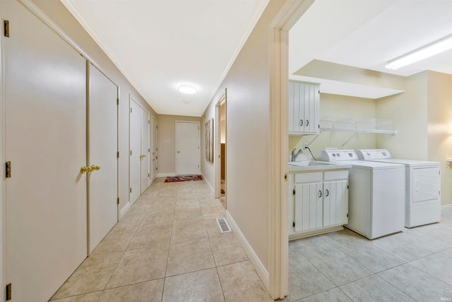 8 Oak Meadow Road, Evansville, IN 47725