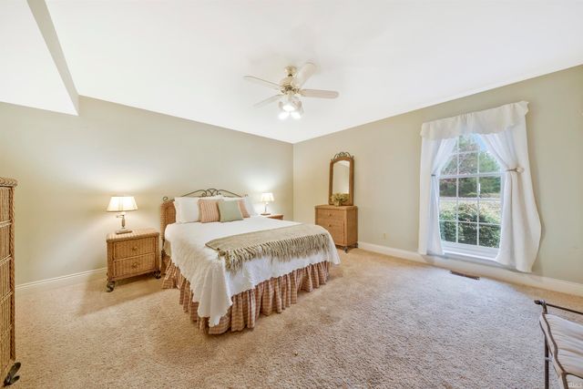 8 Oak Meadow Road, Evansville, IN 47725