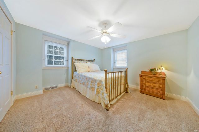 8 Oak Meadow Road, Evansville, IN 47725